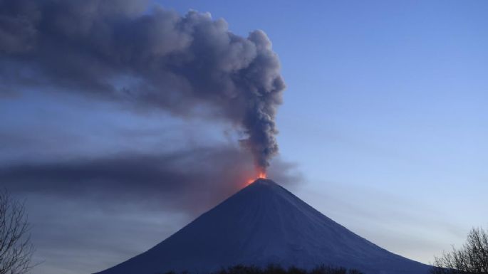 El volcán activo más alto de Eurasia entra en erupción