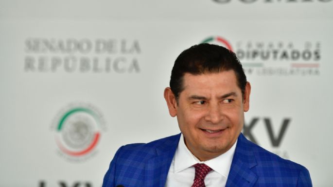 Aunque queda en familia, primer viso de discordia: Alejandro Armenta gana encuesta en Puebla