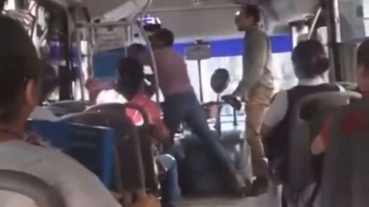 Chofer de ruta es agredido por dos sujetos en Monterrey (video)