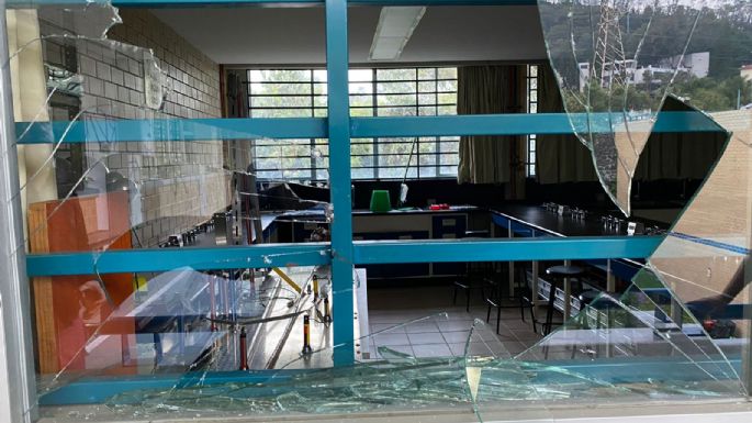 Encapuchados vandalizan instalaciones del CCH Sur (Video y Fotogalería)