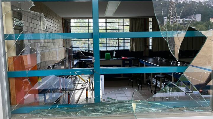 Encapuchados vandalizan instalaciones del CCH Sur (Video y Fotogalería)