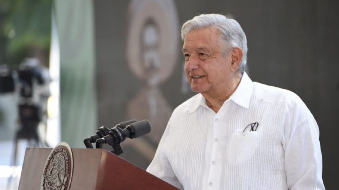 “Ha demostrado ser un hombre responsable”: AMLO celebra que Ebrard permanezca en Morena