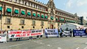 Clausuran simbólicamente Palacio Nacional, FGR y CNDH para exigir investigación a Fuerzas Armadas