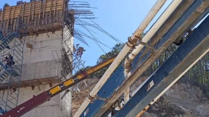 Se desploma estructura en carretera de Hidalgo; hay seis lesionados