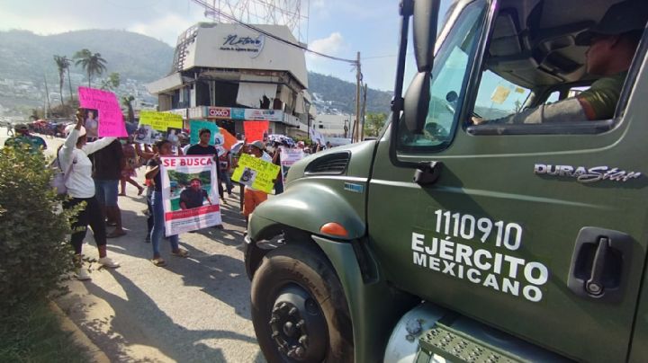 Familiares de marineros desaparecidos en Acapulco exigen ampliar el área de búsqueda