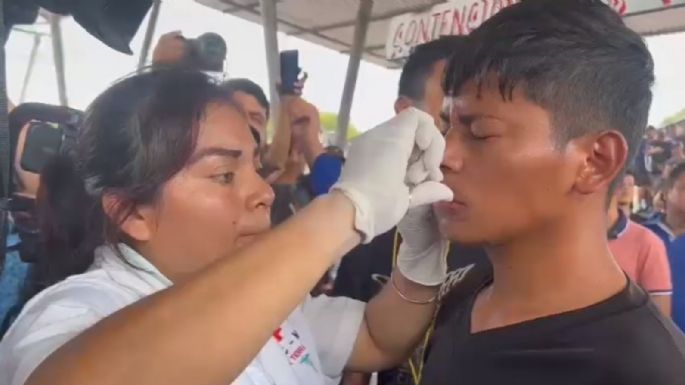 Migrantes se suturan los labios en demanda de poder transitar libremente en su paso rumbo a EU (Video)