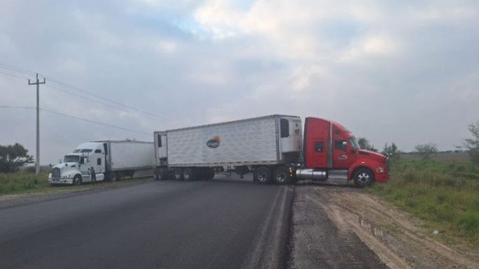 Tiran combustible de pipas en Tamaulipas por no pagar derecho de piso