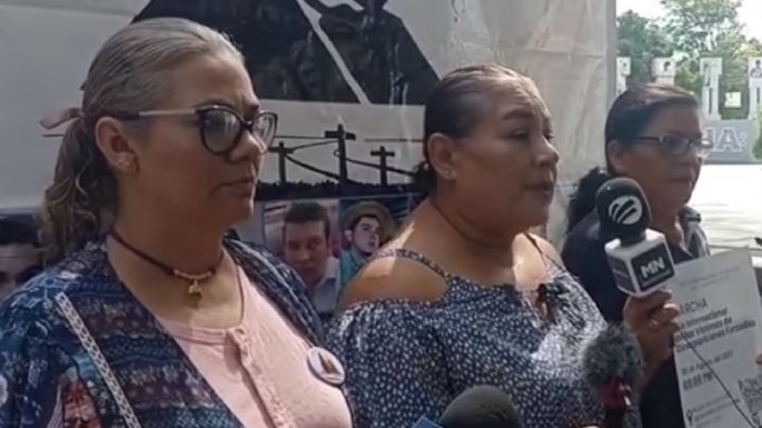 Madres buscadoras intervinieron el desfile conmemorativo del 20 de noviembre en Colima