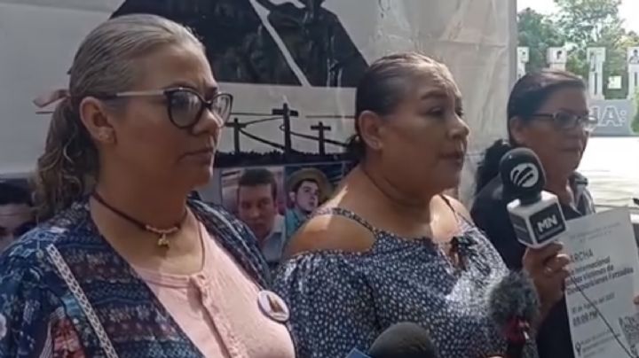 Madres buscadoras intervinieron el desfile conmemorativo del 20 de noviembre en Colima