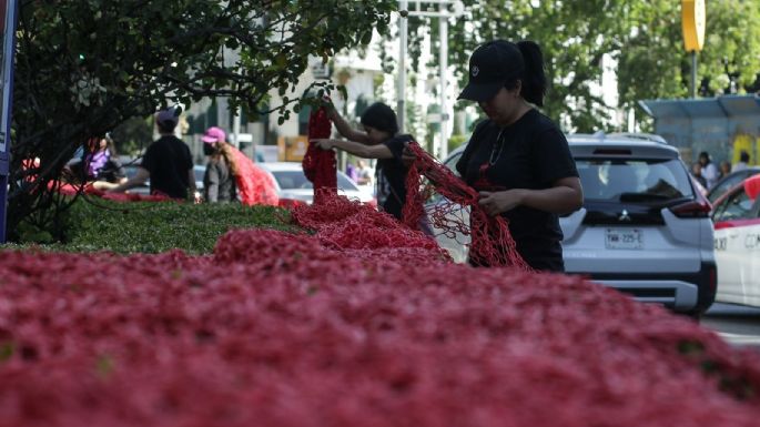 Miles de mujeres inundan el Zócalo de la Ciudad de México