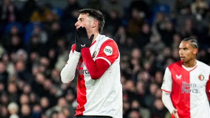 Santi Giménez en Champions: Falló una clarísima, metió autogol y Feyenoord quedó fuera (Video)