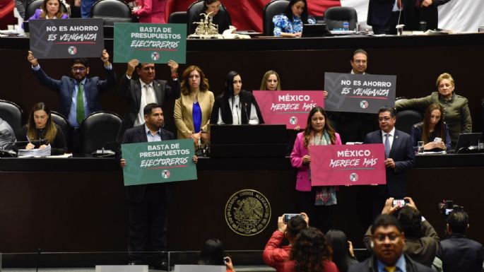 Presupuesto 2024: entre mazorcas, cartelones, mantas, pancartas... y miles de reservas (Fotogalería)