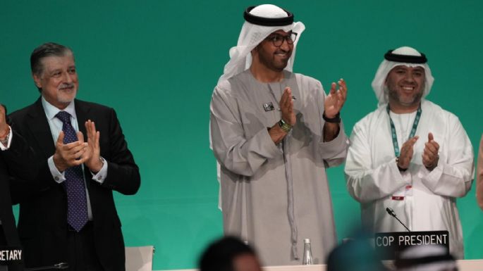 Delegados en la COP28 acuerdan "transición para alejarse" de los combustibles fósiles