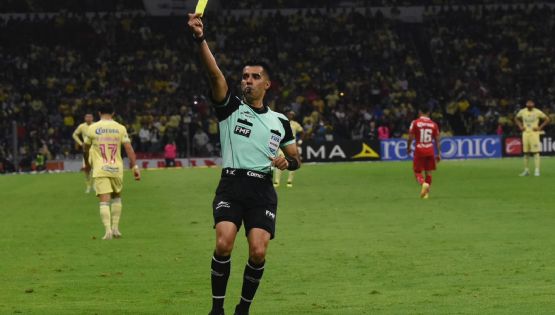 FMF entregó 54 gafetes internacionales a árbitros mexicanos