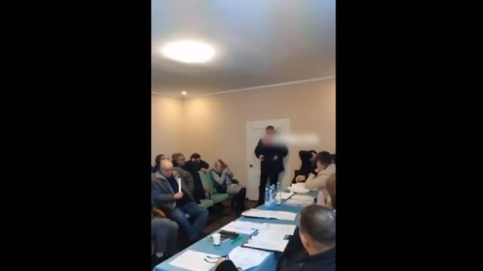 Parlamentario ucraniano detona granadas en una sesión de Ayuntamiento y deja 26 heridos (Video)