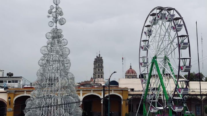 “Hoy no brilla Salvatierra”: Apagan mega árbol en luto por masacre de jóvenes en posada