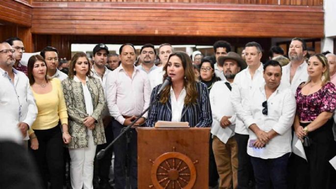 En Veracruz, Anilú Ingram y 800 militantes dejan el PRI para apoyar a Claudia Sheinbaum
