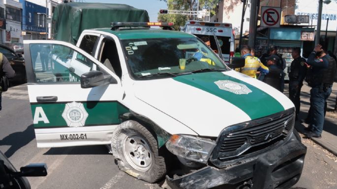 Conductor ebrio choca contra una patrulla y lesiona a ocho policías en la alcaldía Benito Juárez