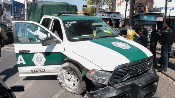 Conductor ebrio choca contra una patrulla y lesiona a ocho policías en la alcaldía Benito Juárez