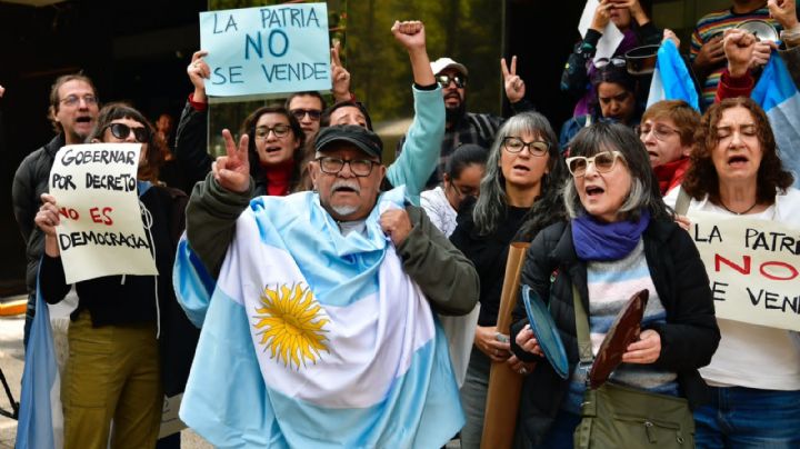 Argentinos en México protestan por “decretazo” de Milei