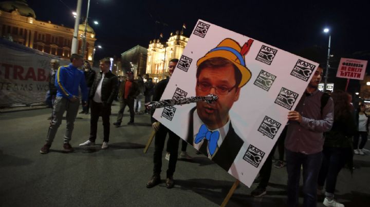 Protestan en Belgrado por supuestas irregularidades en las elecciones en Serbia
