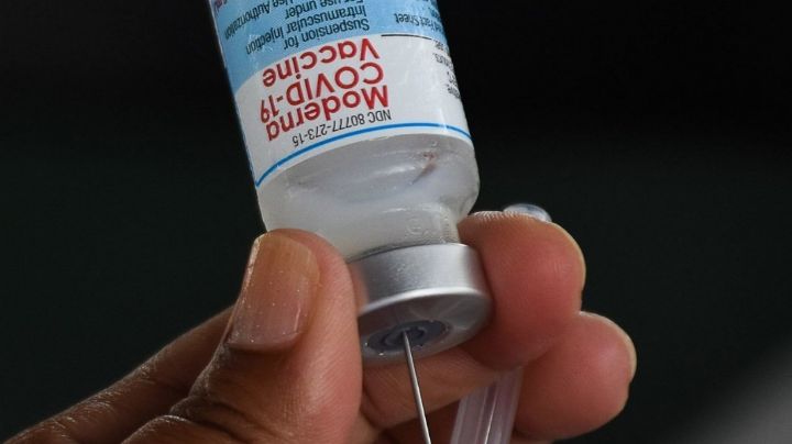 Llega primer lote de vacunas de Moderna contra covid-19 para venta en farmacias