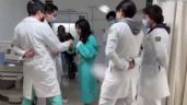 Médicos residentes del IMSS bailan el vals para una paciente que cumplió 15 años (Video)