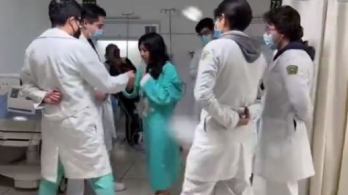Médicos residentes del IMSS bailan el vals para una paciente que cumplió 15 años (Video)