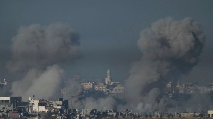 Israel amplía evacuación y lleva su ofensiva al sur de Gaza entre fuertes bombardeos