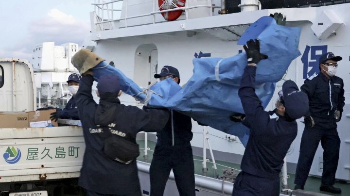Hallan cadáveres y restos de avión militar de EU que se estrelló cerca de Japón