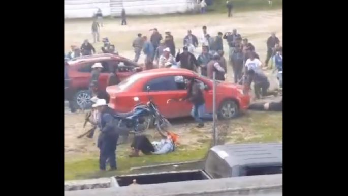 Hartos de extorsiones, habitantes de Texcaltitlán enfrentan a criminales; hay 14 muertos (Videos)