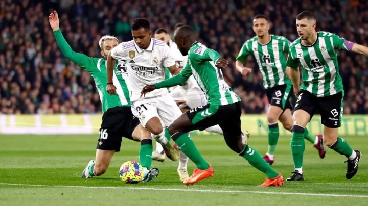 Real Madrid empata con Betis y lidera a la espera del resultado de Girona