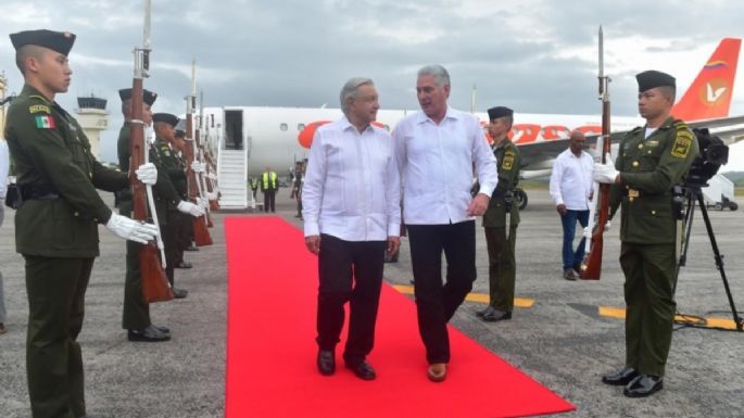 AMLO condecora a Miguel Díaz-Canel con la Orden del Águila Azteca