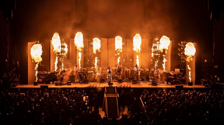 Babasónicos hace regreso glorioso al Palacio de los Deportes