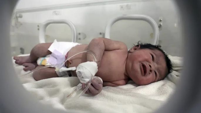 Bebé rescatada tras sismo en Siria, en buenas condiciones