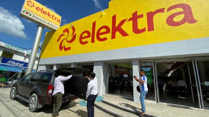 Exempleado gana demanda a Elektra por 750 mil pesos y se cobra con motos y pantalla