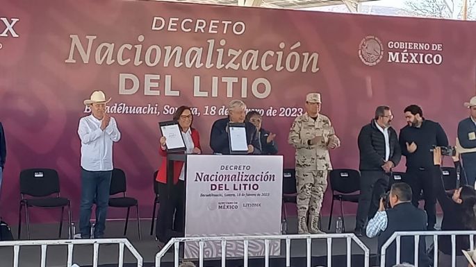 AMLO firma decreto de nacionalización del Litio en Bacadéhuachi, Sonora
