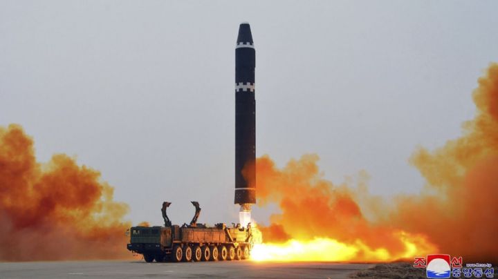 Norcorea reitera amenazas; bombarderos de EU sobrevuelan