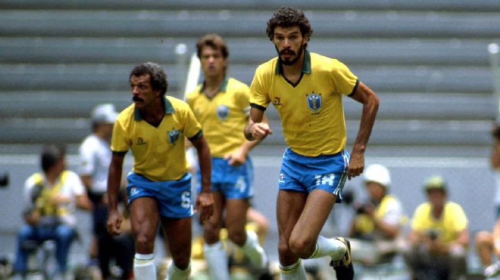 Sócrates, el futbolista brasileño que orquestó el futbol democrático