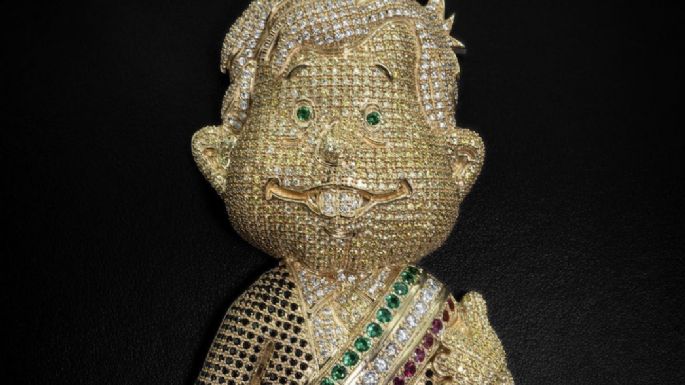 Joyería ofrece dije de oro con la figura de AMLO; este sería su precio