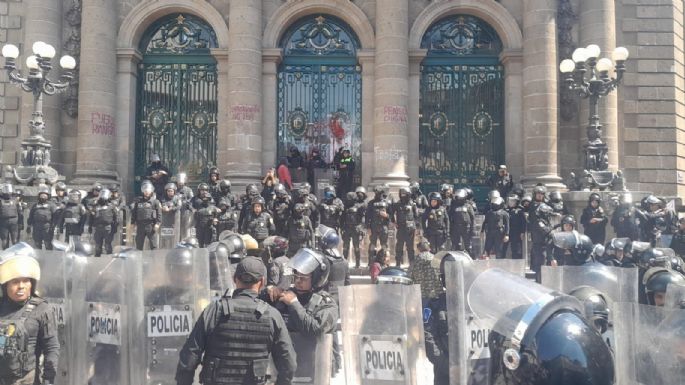 Gresca en Congreso de la CDMX tras protesta de colectivo trans (Videos)