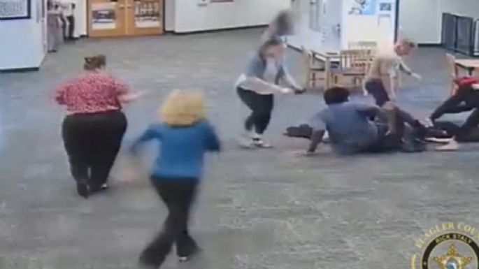 Alumno golpea brutalmente a su maestra por quitarle su Nintendo Switch en clase