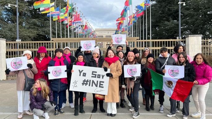 Mexicanos protestan en apoyo al INE frente a la sede de la ONU en Ginebra, Suiza (Video)