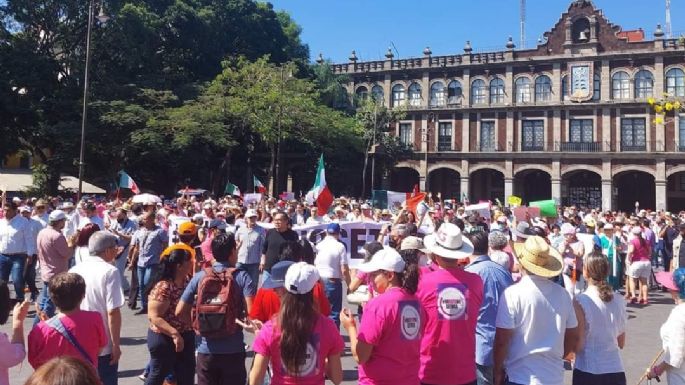 En Cuernavaca marchan 10 mil personas en defensa del INE