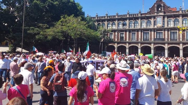 En Cuernavaca marchan 10 mil personas en defensa del INE