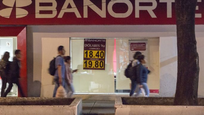 Peso gana terreno por el cierre del gobierno de Estados Unidos