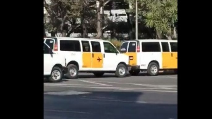 Marinos desalojan del AICM al grupo de taxistas “Sitio 300” por deuda de 50 millones de pesos