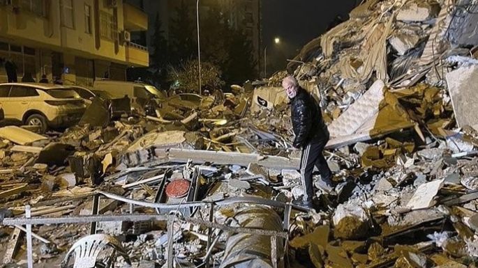 Aumentan a más de 17 mil los muertos por los terremotos en Turquía y Siria