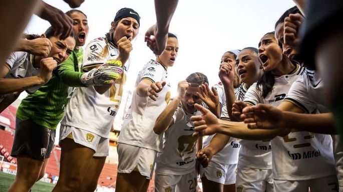 Desata polémica el empujón que recibe jugadora de Pumas de parte de su entrenador (Video)