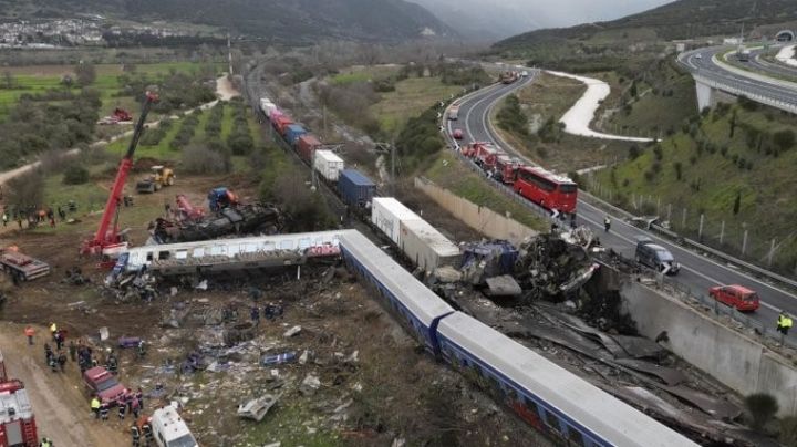Grecia declara tres días de luto tras la muerte de 36 personas en choque de trenes